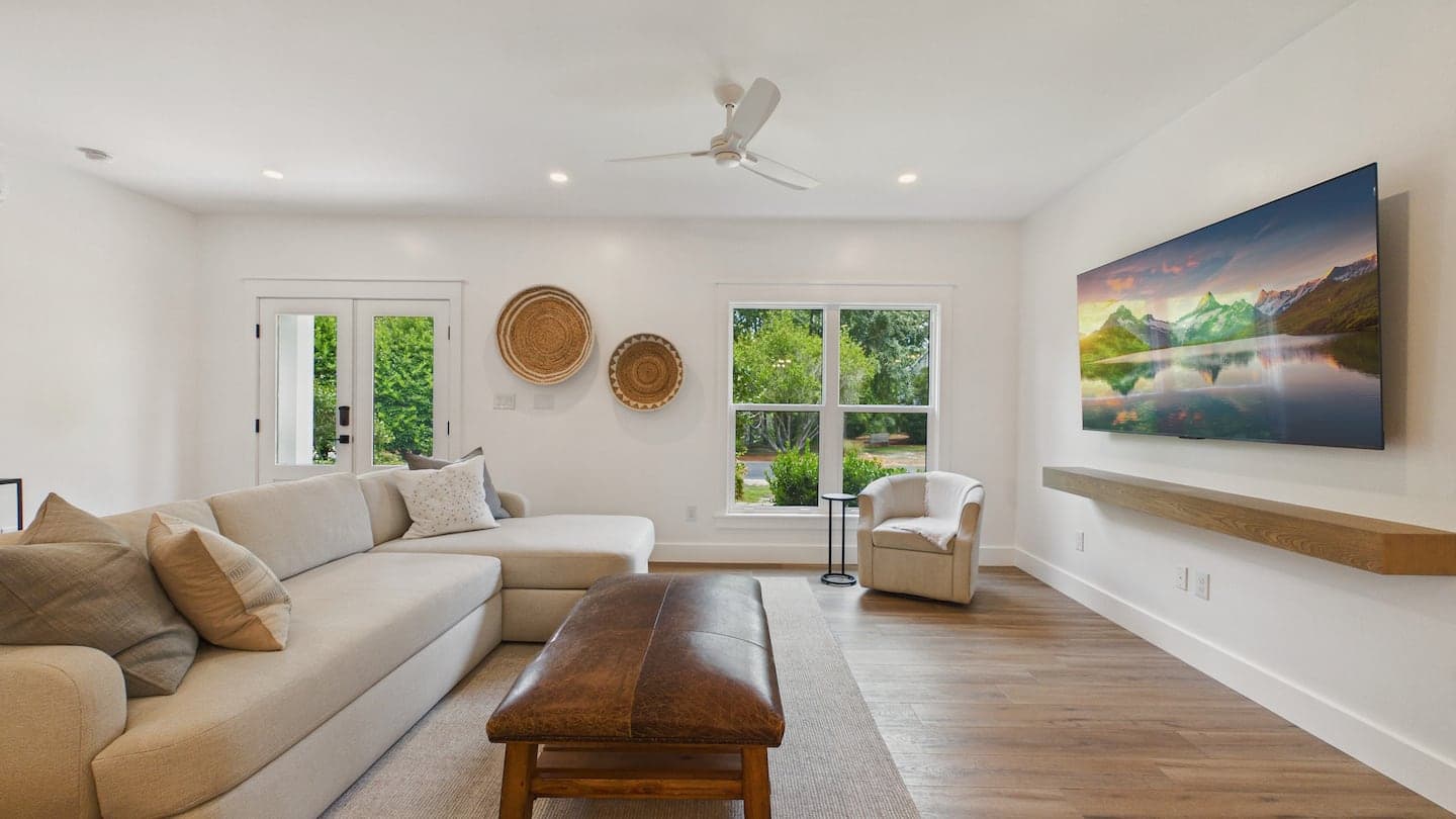 Living Room photo 1
