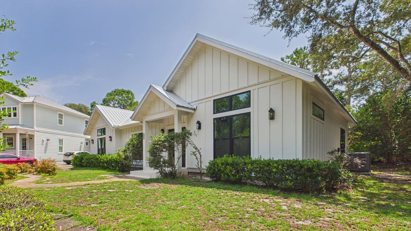 Exterior photo 6