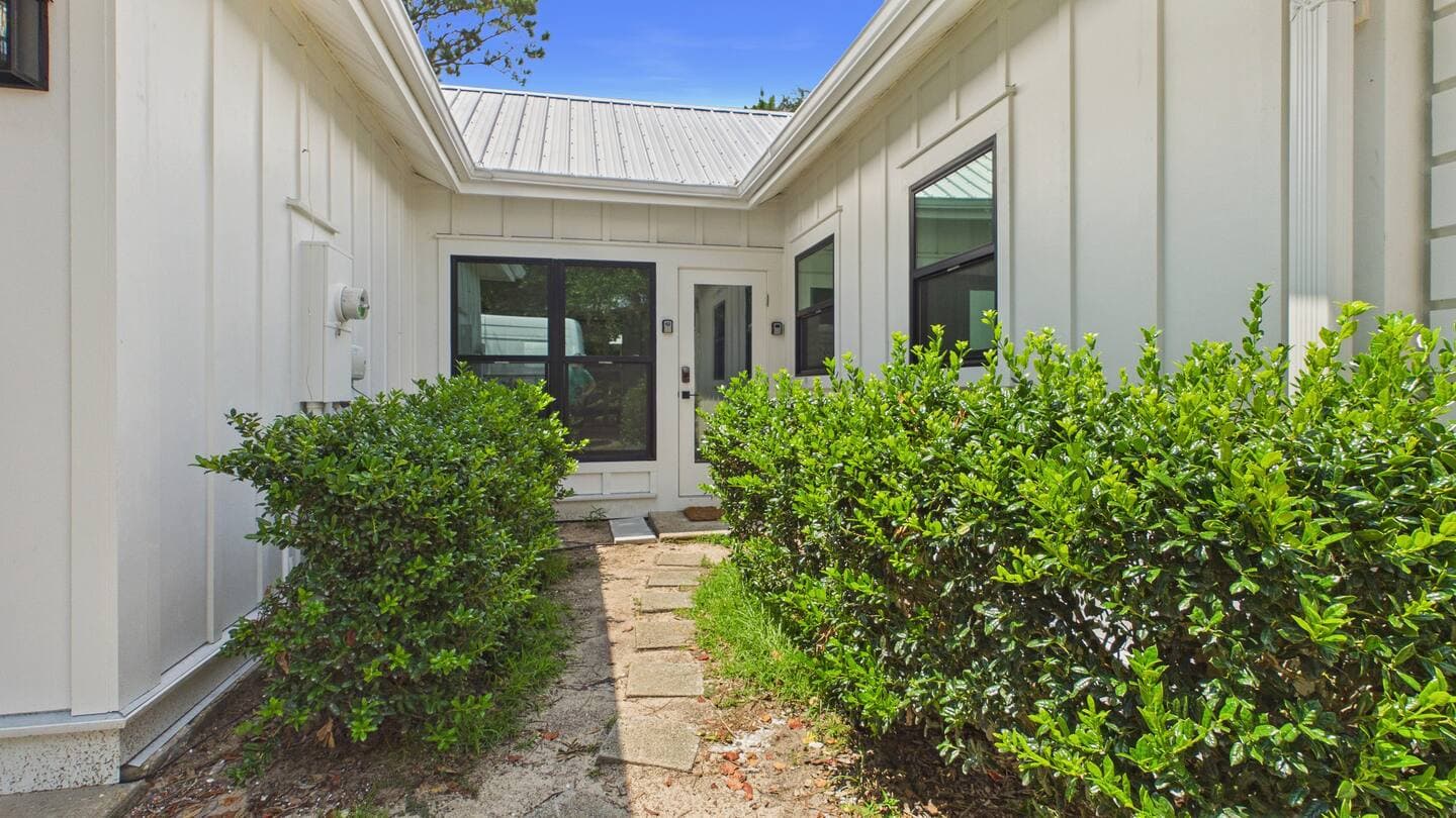 Exterior photo 8