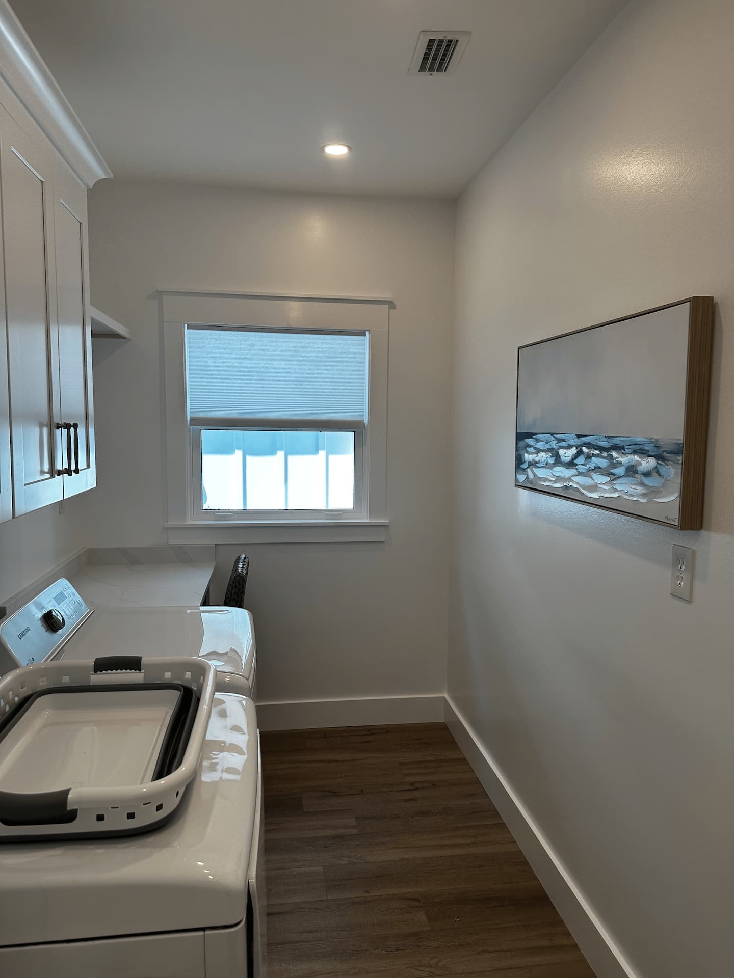 Laundry & Garage photo 2